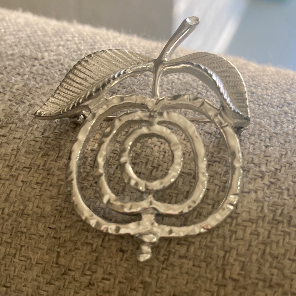 Textured Sarah Coventry  Silver apple vintage modern  Brooch